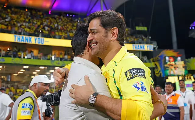 चेपॉक में CSK की हार के बीच धोनी का खास पल, वापसी को लेकर बयान ने बढ़ाई चर्चा चेपॉक में CSK की हार के बीच धोनी का खास पल, वापसी को लेकर बयान ने बढ़ाई चर्चा
