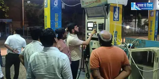 पेट्रोल पंप सील, प्रशासन को मनमानी की मिल रही थी शिकायत पेट्रोल पंप सील, प्रशासन को मनमानी की मिल रही थी शिकायत