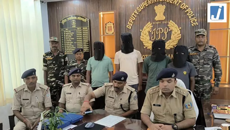 राजनीतिक कार्यकर्ता की हत्या करने के इरादे से जुटे थे चार अपराधी, पुलिस ने दबोचा राजनीतिक कार्यकर्ता की हत्या करने के इरादे से जुटे थे चार अपराधी, पुलिस ने दबोचा