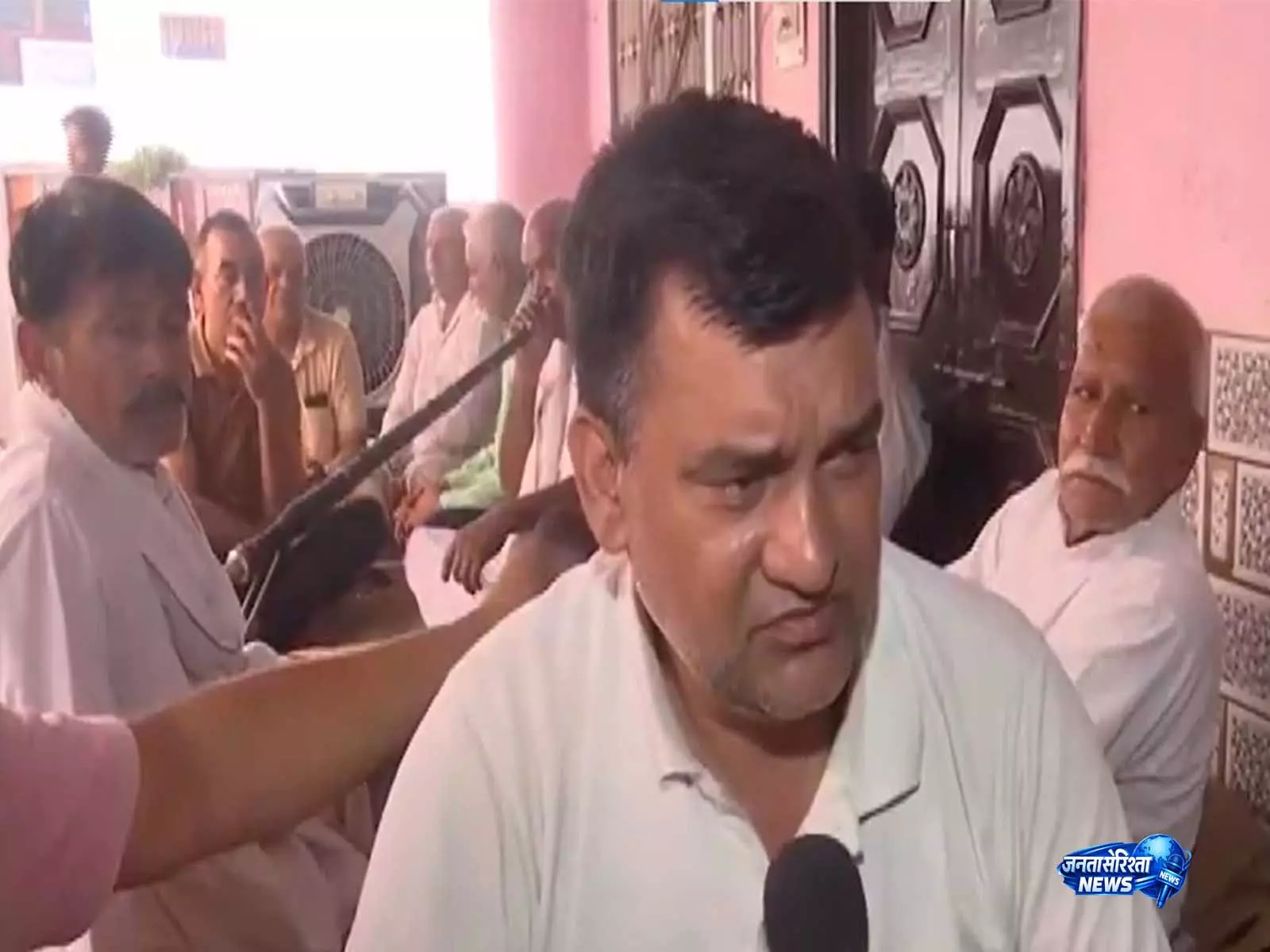 दीपिका दहेज मामले में परिवार का आरोप, CM योगी से आरोपियों की संपत्ति गिराने की मांग दीपिका दहेज मामले में परिवार का आरोप, CM योगी से आरोपियों की संपत्ति गिराने की मांग