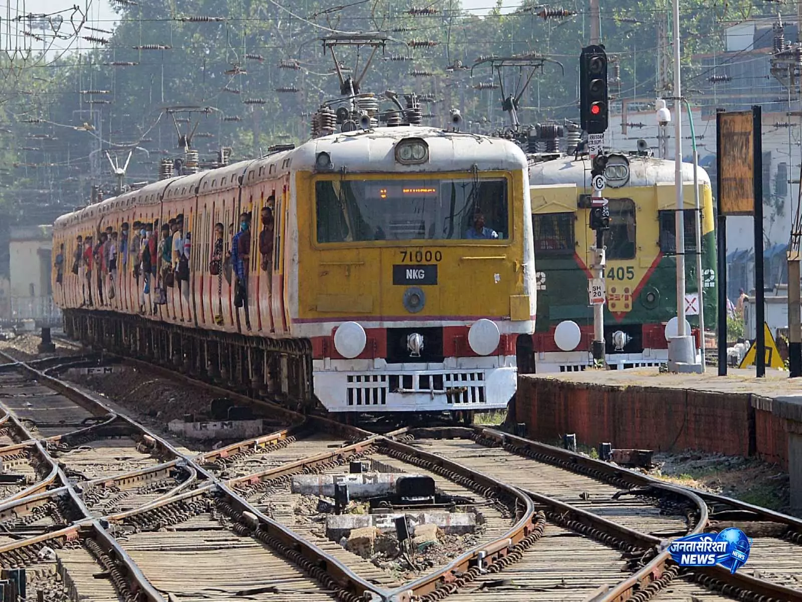 हाई-डेंसिटी हावड़ा-Delhi रूट पर क्षमता बढ़ाने के लिए किउल-झाझा तीसरी लाइन को 962 करोड़ की मंजूरी हाई-डेंसिटी हावड़ा-Delhi रूट पर क्षमता बढ़ाने के लिए किउल-झाझा तीसरी लाइन को 962 करोड़ की मंजूरी