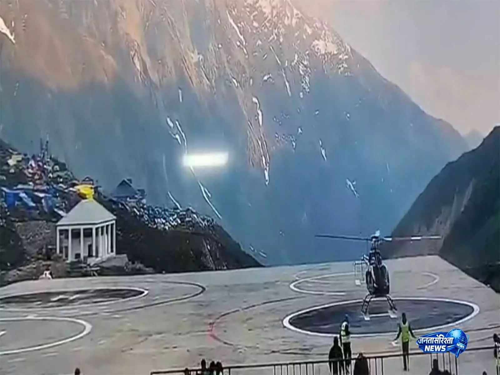 Uttarakhand: खराब मौसम के कारण केदारनाथ हेली सेवा बाधित, तीर्थयात्री फंसे Uttarakhand: खराब मौसम के कारण केदारनाथ हेली सेवा बाधित, तीर्थयात्री फंसे