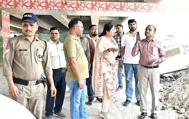 Haridwar: सीवरेज प्रोजेक्ट का डीएम ने निरीक्षण किया, समयसीमा तय Haridwar: सीवरेज प्रोजेक्ट का डीएम ने निरीक्षण किया, समयसीमा तय