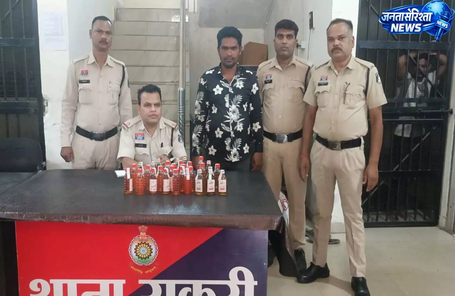 CG: अवैध शराब परिवहन पर कार्रवाई, 31 पाव शराब और बाइक जब्त CG: अवैध शराब परिवहन पर कार्रवाई, 31 पाव शराब और बाइक जब्त