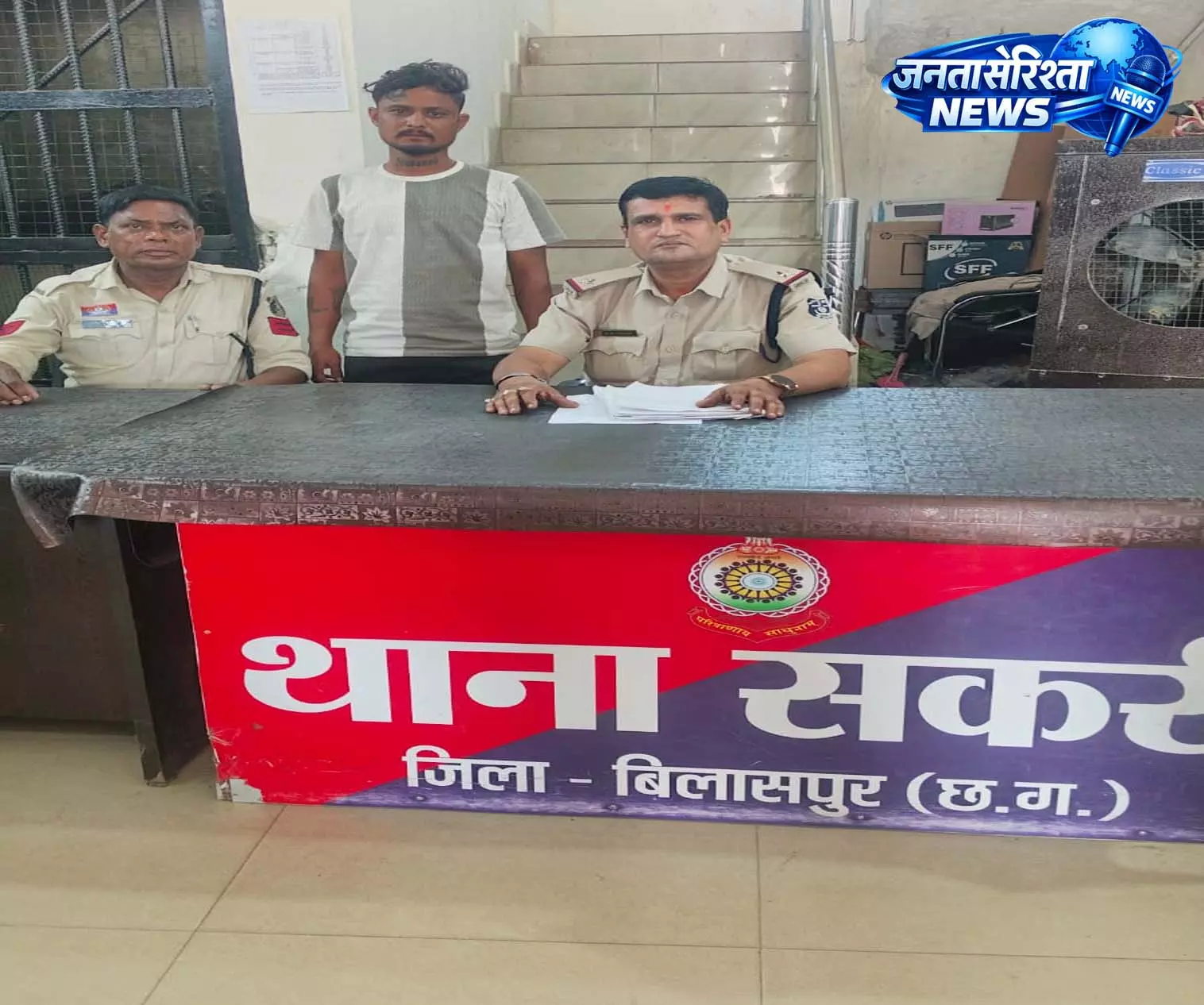 शराब के लिए पैसे मांगने पर मारपीट, एक आरोपी गिरफ्तार, दूसरा फरार शराब के लिए पैसे मांगने पर मारपीट, एक आरोपी गिरफ्तार, दूसरा फरार