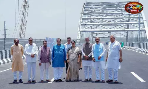 गडकरी ने DND-Faridabad-सोहना मार्ग का निरीक्षण किया गडकरी ने DND-Faridabad-सोहना मार्ग का निरीक्षण किया