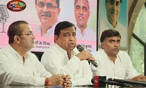 कांग्रेस: Delhi प्रवासियों के लिए असुरक्षित, 1 करोड़ की मांग कांग्रेस: Delhi प्रवासियों के लिए असुरक्षित, 1 करोड़ की मांग