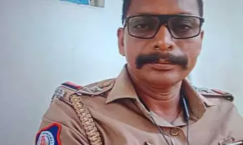 Tiruppur में रिश्वत लेने पर विशेष सहायक निरीक्षक निलंबित Tiruppur में रिश्वत लेने पर विशेष सहायक निरीक्षक निलंबित