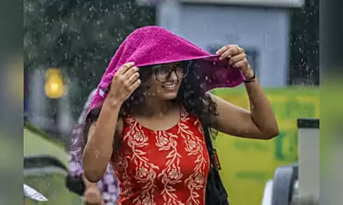 Tamil Nadu : बारिश का अलर्ट, कई क्षेत्रों में गरज-चमक के साथ वर्षा की संभावना Tamil Nadu : बारिश का अलर्ट, कई क्षेत्रों में गरज-चमक के साथ वर्षा की संभावना