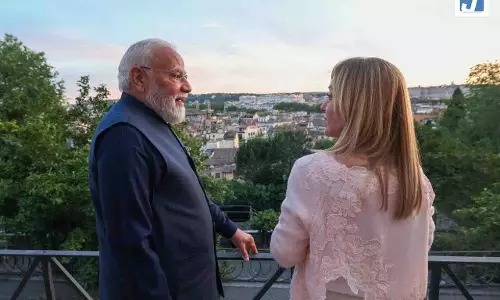 PM मोदी ने की प्रधानमंत्री जॉर्जिया मेलोनी से मुलाकात PM मोदी ने की प्रधानमंत्री जॉर्जिया मेलोनी से मुलाकात