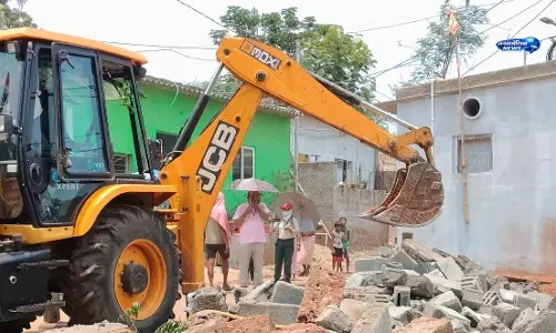 भुवनेश्वर में BDA का बड़ा अतिक्रमण हटाओ अभियान, सरकारी जमीन खाली कराई गई भुवनेश्वर में BDA का बड़ा अतिक्रमण हटाओ अभियान, सरकारी जमीन खाली कराई गई