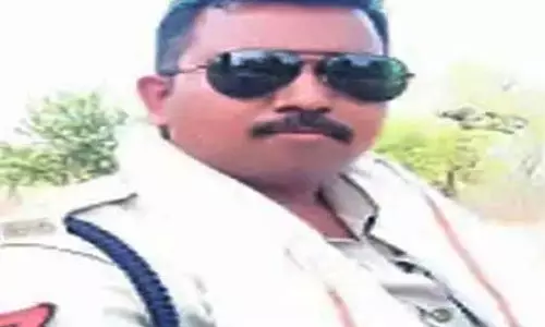 पुलिसकर्मियों को तेज रफ्तार पिकअप ने रौंदा, हेड कांस्टेबल की मौत