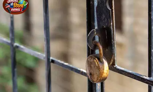 Haryana के सिरसा में स्कूल बंद, अभिभावकों ने कार्रवाई की Haryana के सिरसा में स्कूल बंद, अभिभावकों ने कार्रवाई की