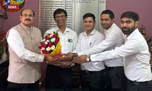 Jhajjar के वकीलों ने बार काउंसिल सदस्य का गर्मजोशी से स्वागत किया Jhajjar के वकीलों ने बार काउंसिल सदस्य का गर्मजोशी से स्वागत किया
