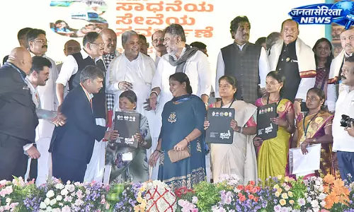 Tumkur : सिद्धारमैया-शिवकुमार ने साझा मंच से दिखाई एकता, 2028 में वापसी का भरोसा Tumkur : सिद्धारमैया-शिवकुमार ने साझा मंच से दिखाई एकता, 2028 में वापसी का भरोसा