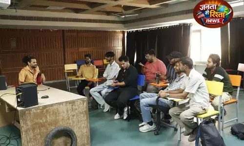 Rohtak के छात्र बॉलीवुड सेट निर्माण में Rohtak के छात्र बॉलीवुड सेट निर्माण में