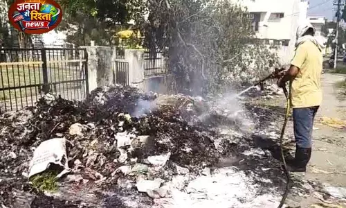 Yamunanagar में कूड़े में लगाई आग; FIR दर्ज Yamunanagar में कूड़े में लगाई आग; FIR दर्ज