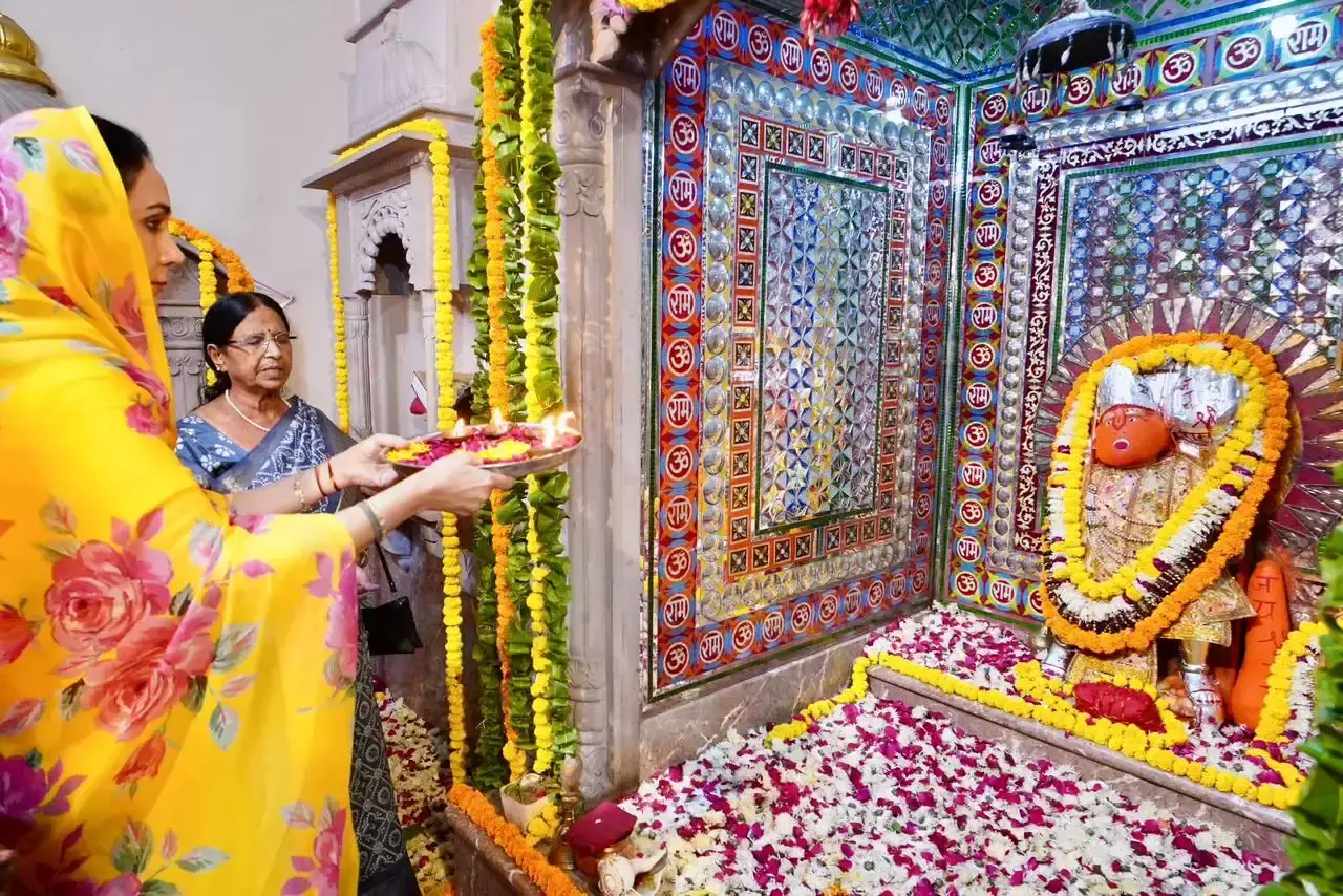Jaipur: उपमुख्यमंत्री दीया कुमारी ने भगवान श्री गणेश के दर्शन कर लिया आशीर्वाद Jaipur: उपमुख्यमंत्री दीया कुमारी ने भगवान श्री गणेश के दर्शन कर लिया आशीर्वाद