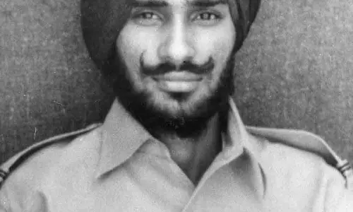 Solan कसौली कैंट में परमवीर चक्र विजेता की फोटो विवाद Solan कसौली कैंट में परमवीर चक्र विजेता की फोटो विवाद