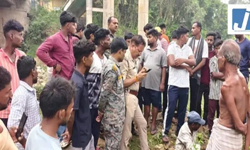 दो दिन से लापता छात्रा का शव नदी किनारे मिला, जांच में जुटी पुलिस दो दिन से लापता छात्रा का शव नदी किनारे मिला, जांच में जुटी पुलिस
