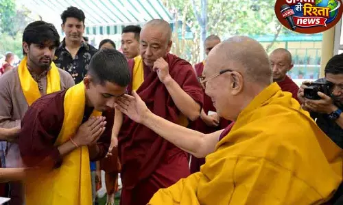 योग चैंपियन अत्रि ने Dharamshala में दलाई लामा से मुलाकात की