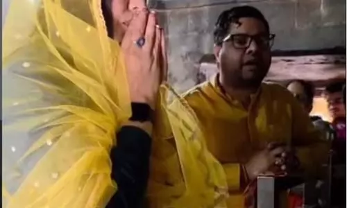 मां बगलामुखी के दरबार में पहुंची अभिनेत्री सेलिना जेटली, लगाई गुहार मां बगलामुखी के दरबार में पहुंची अभिनेत्री सेलिना जेटली, लगाई गुहार