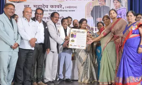 IAS कावरे का जीवन संघर्ष जान कर भावुक हुए लोग, कर्मवीर की उपाधि दी