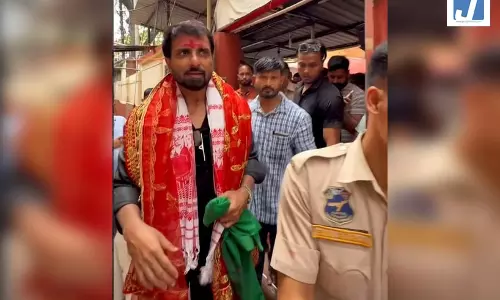 अभिनेता सोनू सूद ने किए असम के प्रसिद्ध कामाख्या देवी मंदिर के दर्शन