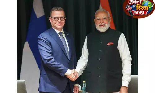 मोदी ने नॉर्वे में फिनलैंड के पेटेरी ओर्पो के साथ बातचीत की मोदी ने नॉर्वे में फिनलैंड के पेटेरी ओर्पो के साथ बातचीत की