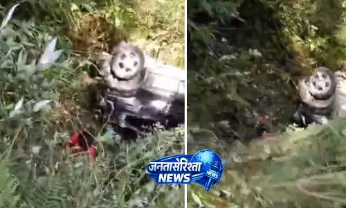 150 फुट गहरी खाई में गिरी कार, 24 वर्षीय युवती की मौत 150 फुट गहरी खाई में गिरी कार, 24 वर्षीय युवती की मौत