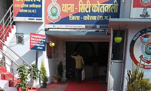 कोरबा में महिलाओं और बच्चे के साथ बेरहमी से मारपीट कोरबा में महिलाओं और बच्चे के साथ बेरहमी से मारपीट