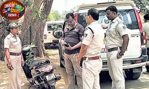 Odisha: महिला पुलिसकर्मी पर रेत माफिया का हमला Odisha: महिला पुलिसकर्मी पर रेत माफिया का हमला