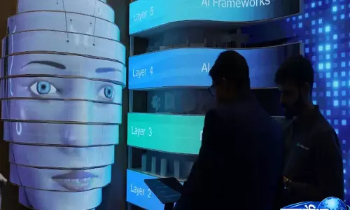 AI बॉट्स के बीच युवा कर रहे हैं हूटिंग, तालियों की आदत खत्म?