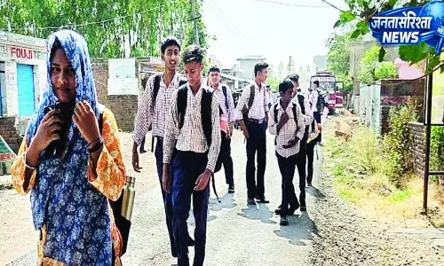 मंडी में पड़ रही प्रचंड गर्मी, पारा 43 डिग्री पार मंडी में पड़ रही प्रचंड गर्मी, पारा 43 डिग्री पार