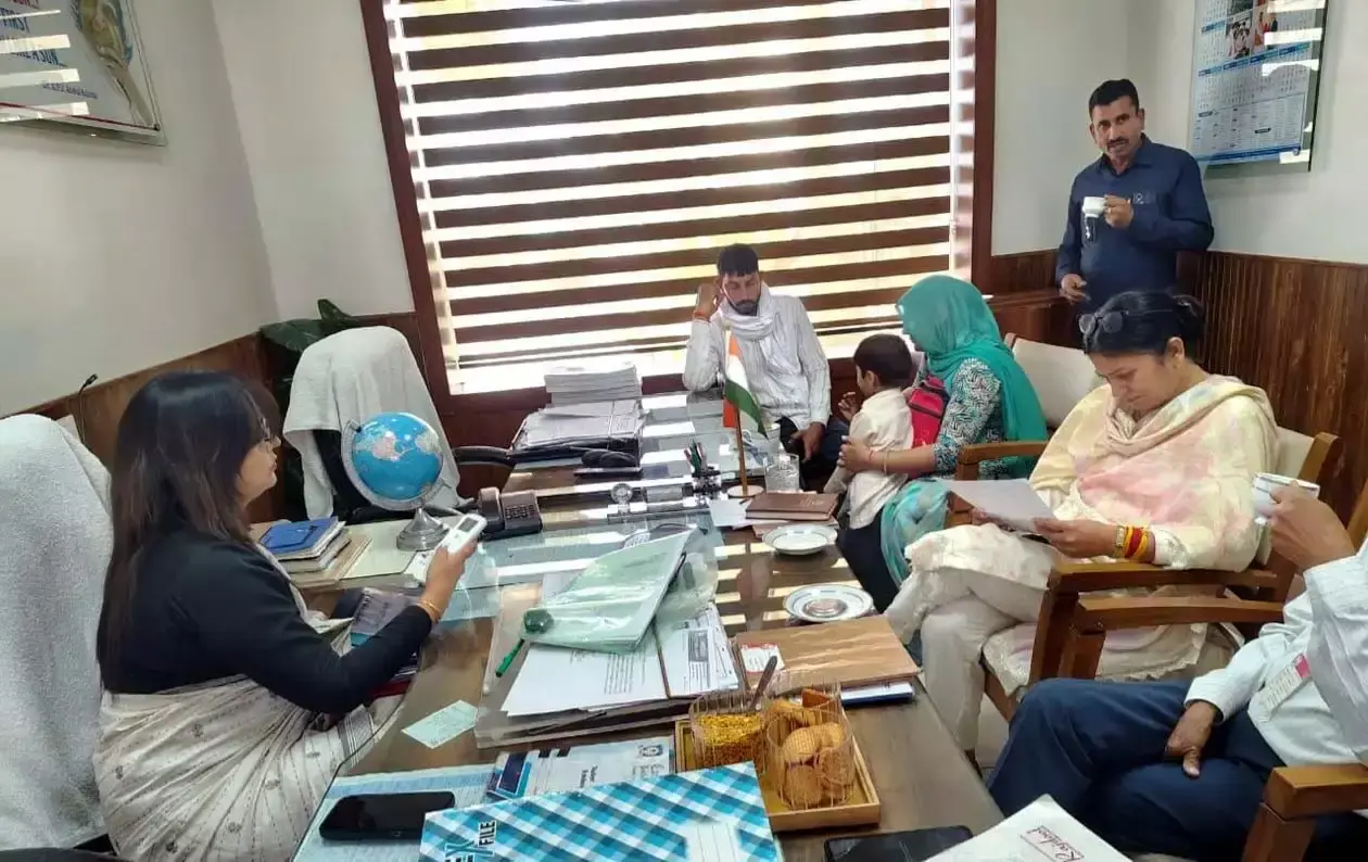 Hisar: हिसार में निजी स्कूल पर सीएम फ्लाइंग की कार्रवाई Hisar: हिसार में निजी स्कूल पर सीएम फ्लाइंग की कार्रवाई