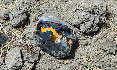 Jammu: पाक सीमा के पास बड़ी ड्रग बरामदगी, 1.5 किलो हेरोइन पकड़ी गई Jammu: पाक सीमा के पास बड़ी ड्रग बरामदगी, 1.5 किलो हेरोइन पकड़ी गई