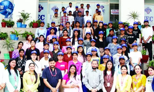 आईईसी यूनिवर्सिटी में मेधावी छात्रों का सम्मान आईईसी यूनिवर्सिटी में मेधावी छात्रों का सम्मान