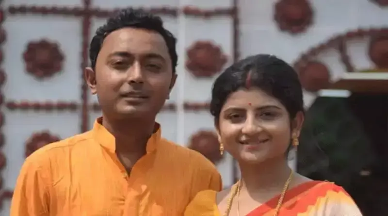 Kolkata: पुलिस ने देबराज चक्रवर्ती को पूछताछ के लिए हिरासत में लिया Kolkata: पुलिस ने देबराज चक्रवर्ती को पूछताछ के लिए हिरासत में लिया