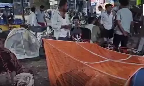 No सिलेंडर, No खाना...पत्नी के गुस्से के बाद पति ने गैस एजेंसी के बाहर काटी रात