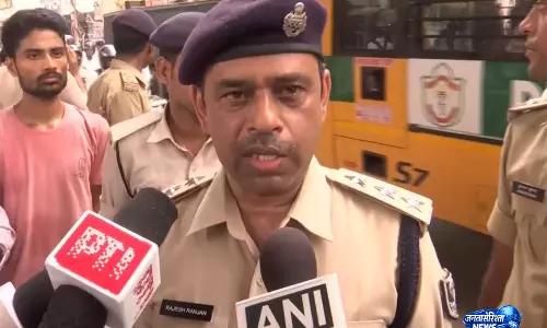 पटना कॉलेज के बाहर BPSC TRE 4 अभ्यर्थियों का प्रदर्शन, पुलिस ने कई को हिरासत में लिया पटना कॉलेज के बाहर BPSC TRE 4 अभ्यर्थियों का प्रदर्शन, पुलिस ने कई को हिरासत में लिया