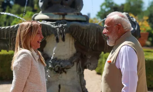 रोम में पीएम मोदी-इटली पीएम मेलोनी ने किया संयुक्त पौधारोपण