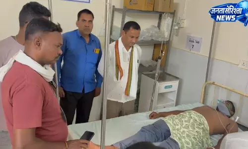आकाशीय बिजली गिरने से युवक की मौत, एक ही परिवार के तीन लोग घायल आकाशीय बिजली गिरने से युवक की मौत, एक ही परिवार के तीन लोग घायल