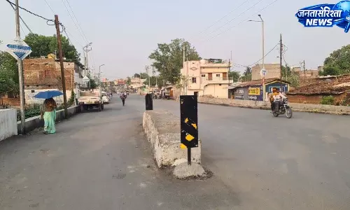 अपोलो अस्पताल मार्ग पर सड़क निर्माण पूरा, बीच में छोड़ा कलवर्ट बना खतरा अपोलो अस्पताल मार्ग पर सड़क निर्माण पूरा, बीच में छोड़ा कलवर्ट बना खतरा