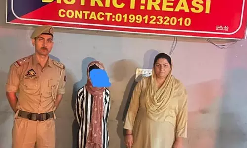 जम्मू-कश्मीर के रियासी में महिला ड्रग्स के साथ गिरफ्तार, तीसरा एनडीपीएस मामला दर्ज जम्मू-कश्मीर के रियासी में महिला ड्रग्स के साथ गिरफ्तार, तीसरा एनडीपीएस मामला दर्ज
