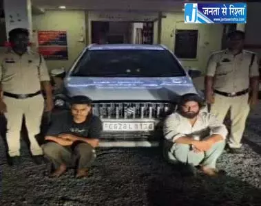 मैदान में खड़ी कार को पुलिस ने घेरा, MDMA ड्रग्स के साथ 2 तस्कर गिरफ्तार मैदान में खड़ी कार को पुलिस ने घेरा, MDMA ड्रग्स के साथ 2 तस्कर गिरफ्तार