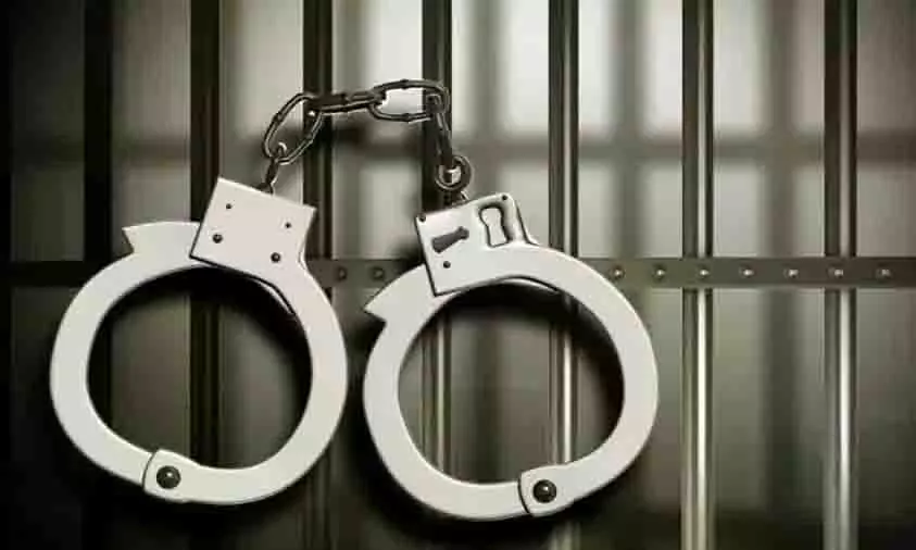 दो महिलाएं अरेस्ट, चोरी का तरीका जानकर चौंक जाएंगे! दो महिलाएं अरेस्ट, चोरी का तरीका जानकर चौंक जाएंगे!