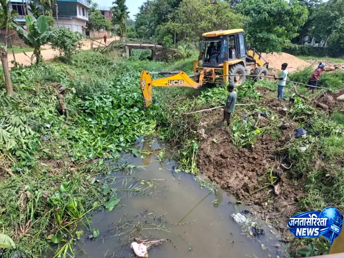 Dimapur : EDTC हवाई अड्डे पर बाढ़ से निपटने के लिए जल निकासी सफाई में जुटा Dimapur : EDTC हवाई अड्डे पर बाढ़ से निपटने के लिए जल निकासी सफाई में जुटा