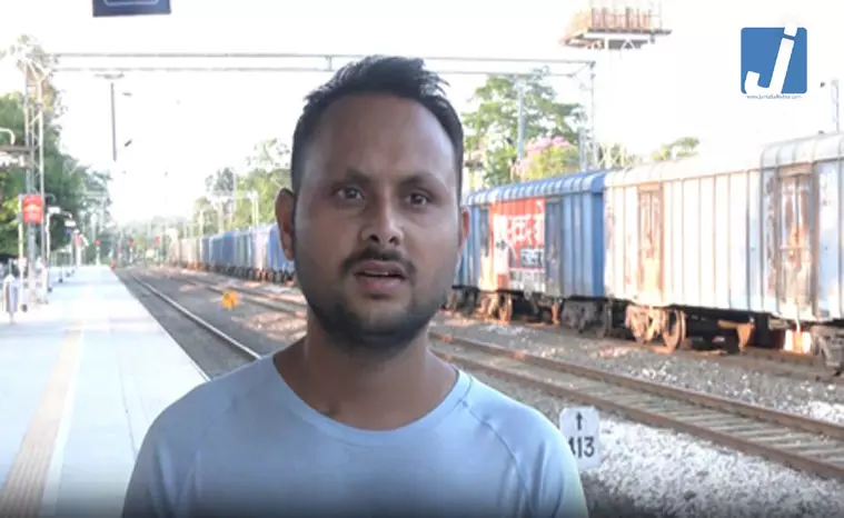 रेलवे स्टेशन का बदला स्वरूप, यात्री बोले- अब एयरपोर्ट जैसा दिखता है स्टेशन रेलवे स्टेशन का बदला स्वरूप, यात्री बोले- अब एयरपोर्ट जैसा दिखता है स्टेशन