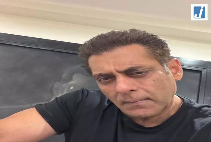 पैपराजी की हरकत पर नाराज हुए सलमान खान, सोशल मीडिया पर पोस्ट लिखकर दी सख्त चेतावनी पैपराजी की हरकत पर नाराज हुए सलमान खान, सोशल मीडिया पर पोस्ट लिखकर दी सख्त चेतावनी