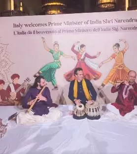 रोम में शानदार स्वागत के लिए पीएम मोदी ने भारतीय समुदाय का जताया आभार, इतालवी कलाकारों की प्रस्तुति को भी सराहा रोम में शानदार स्वागत के लिए पीएम मोदी ने भारतीय समुदाय का जताया आभार, इतालवी कलाकारों की प्रस्तुति को भी सराहा
